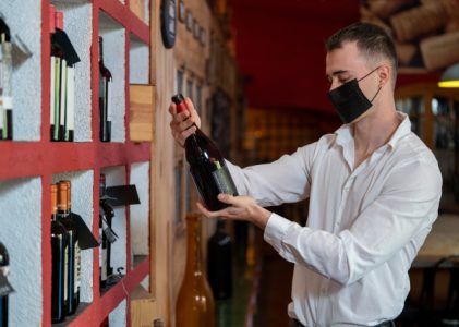 知るとワインの魅力が倍増する！ワインラベルの「世界」の違い